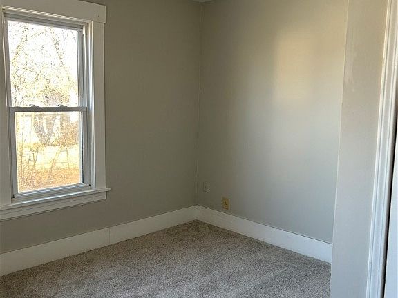 5th image of 518 W 21st St