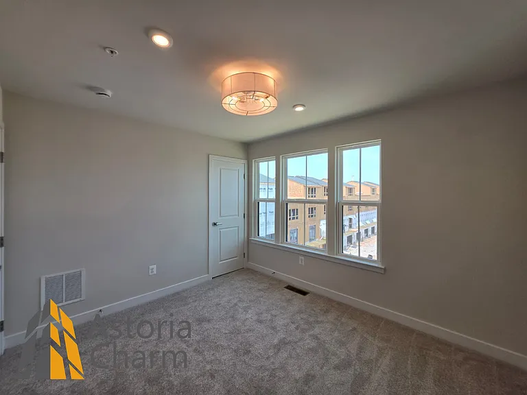 2928 Maisel St — Photo 42