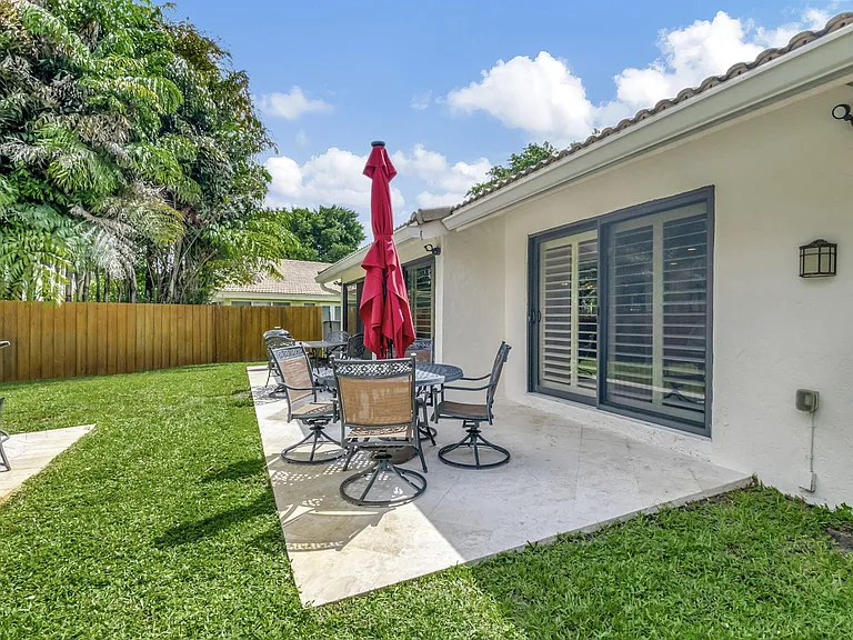 804 Foxpointe Cir — Photo 35