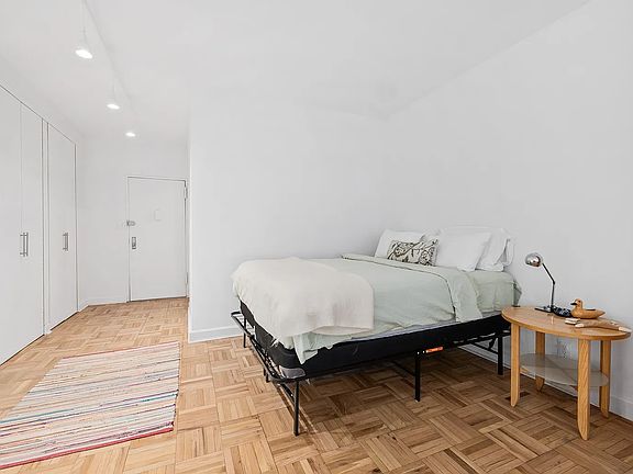 3rd image of 360 E 72nd St APT B800