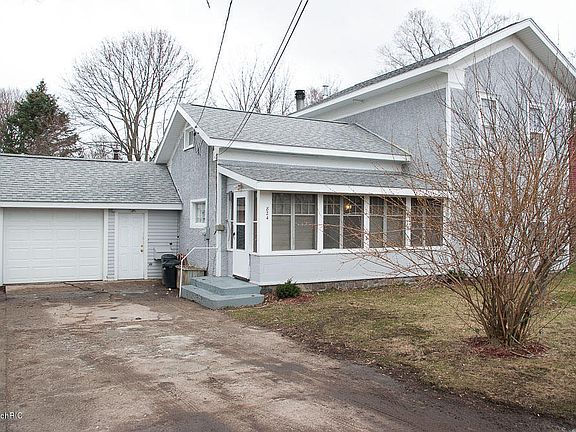 3rd image of 824 Richardson Ave