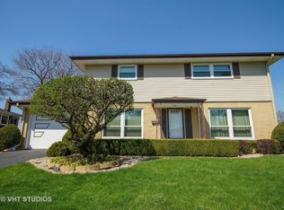 958 Willson Dr, Des Plaines, IL 60016