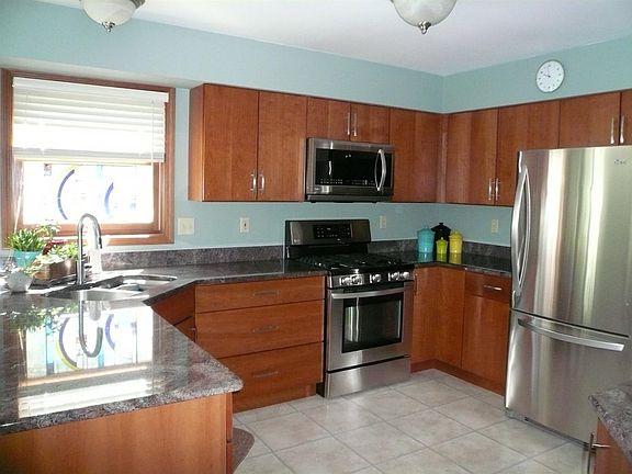 5th image of 1602 Sanibel Ct