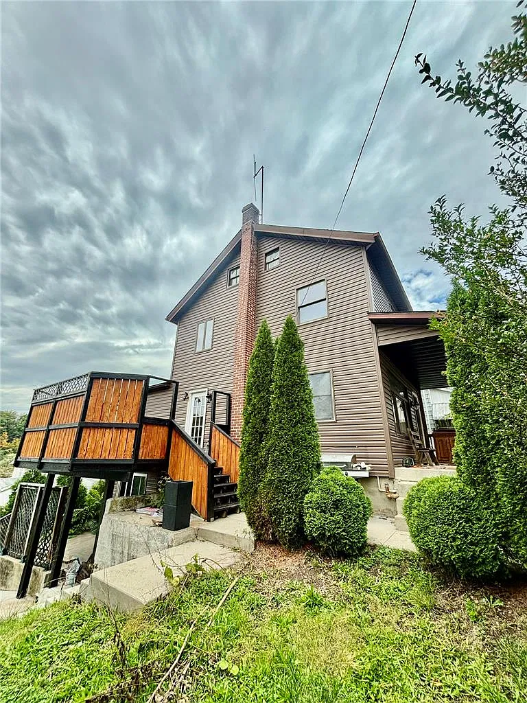 3 bed, 1.0 bath, 2000 sqft, $1,850 — Photo 3