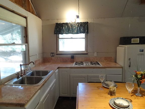 4th image of 22067 Crestline Road
