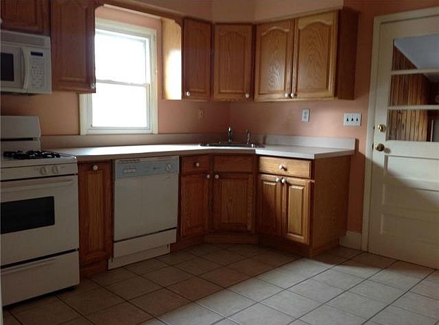 2nd image of 84 Waldron Ave