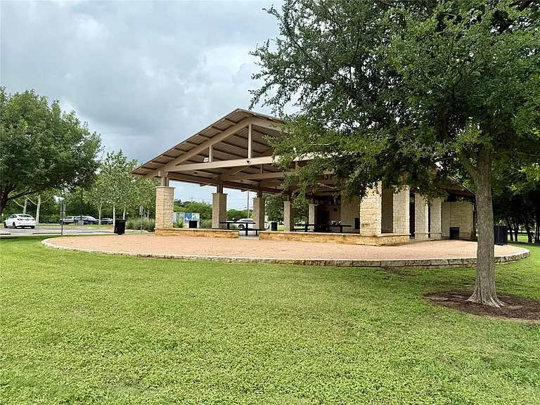 13819 Lothian Dr — Photo 26