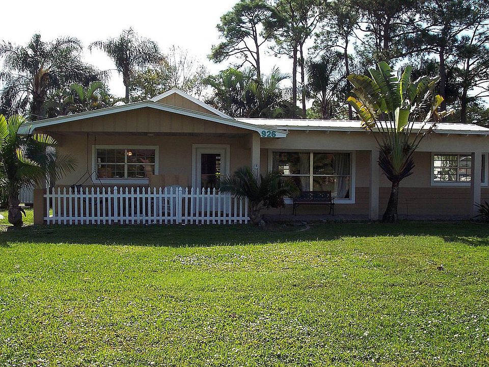 2nd image of 926 SW 29th Ter