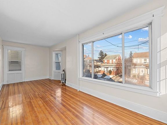 4th image of 109-16 216th St