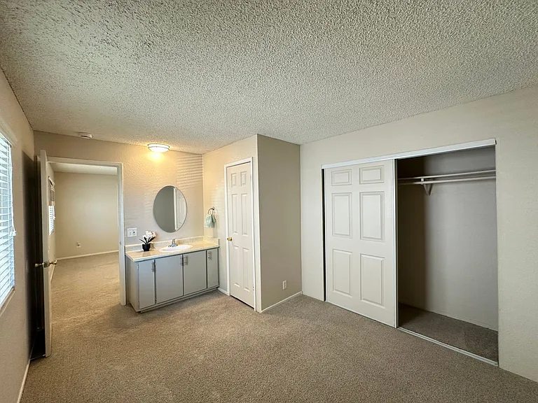 Boutique Apartments in Boulevard Park, Includes Gated, Covered Parking! — Photo 14