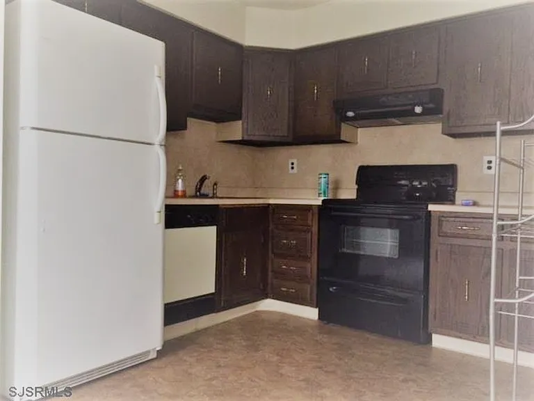 2400 Bayberry Ct — Photo 6