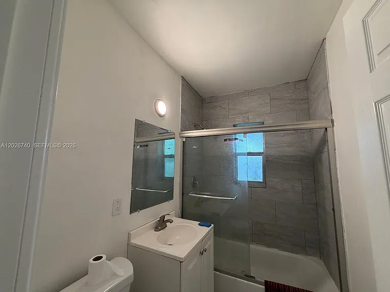 535 SW 7th St #4 — Photo 11