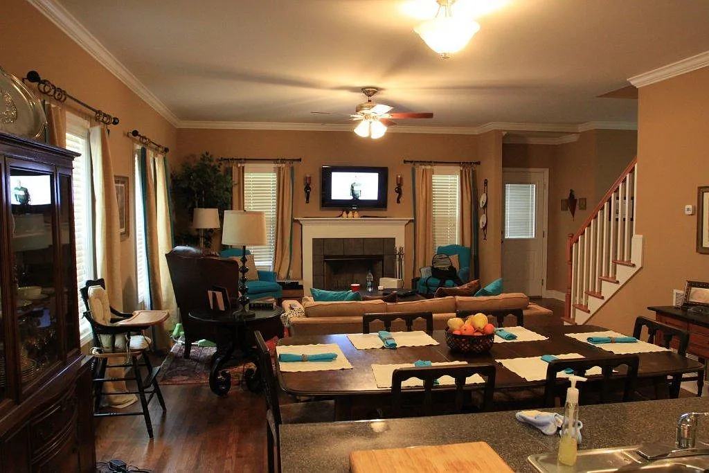 3 bed, 3.5 bath, 1826 sqft, $3,005 — Photo 3