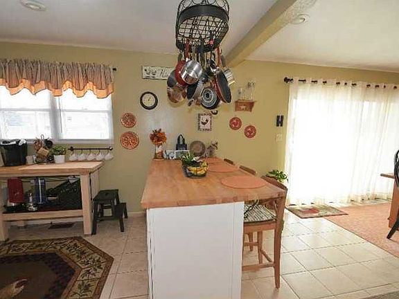5th image of 411 Joellen Pl