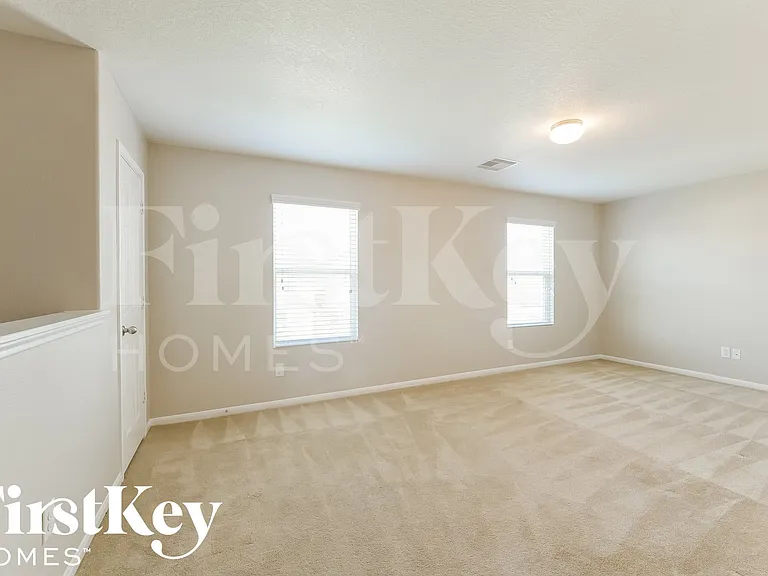 9909 Hyacinth Way — Photo 7