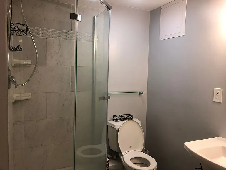 437 N Wiota St — Photo 16