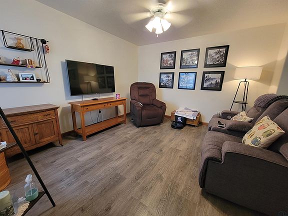 4th image of 1120 Meadow View Ct Unit 3