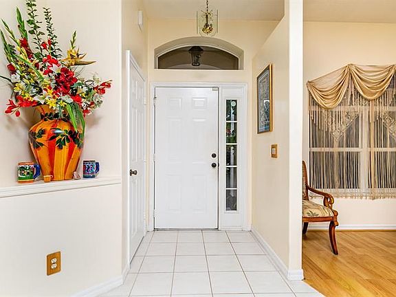 3rd image of 274 SW Dalton Cir