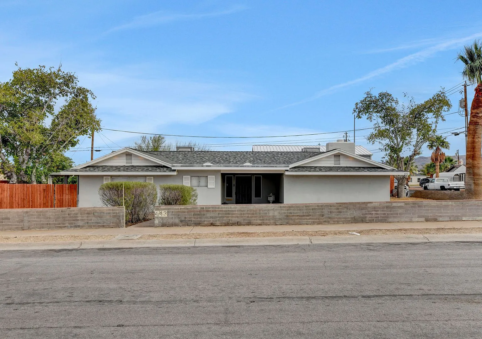 Unique Single Family Home! - No Hoa, Car Lift, Rv Parking And Nice Backyard — Photo 3
