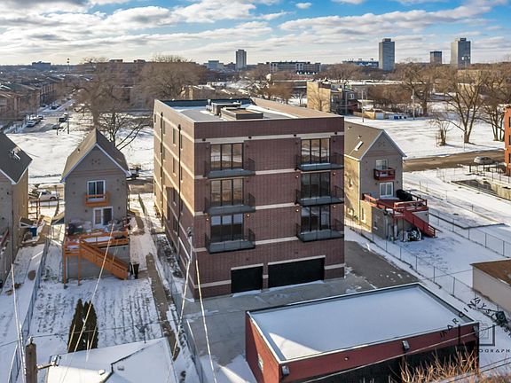 4th image of 3759 S Lake Park Ave #1N