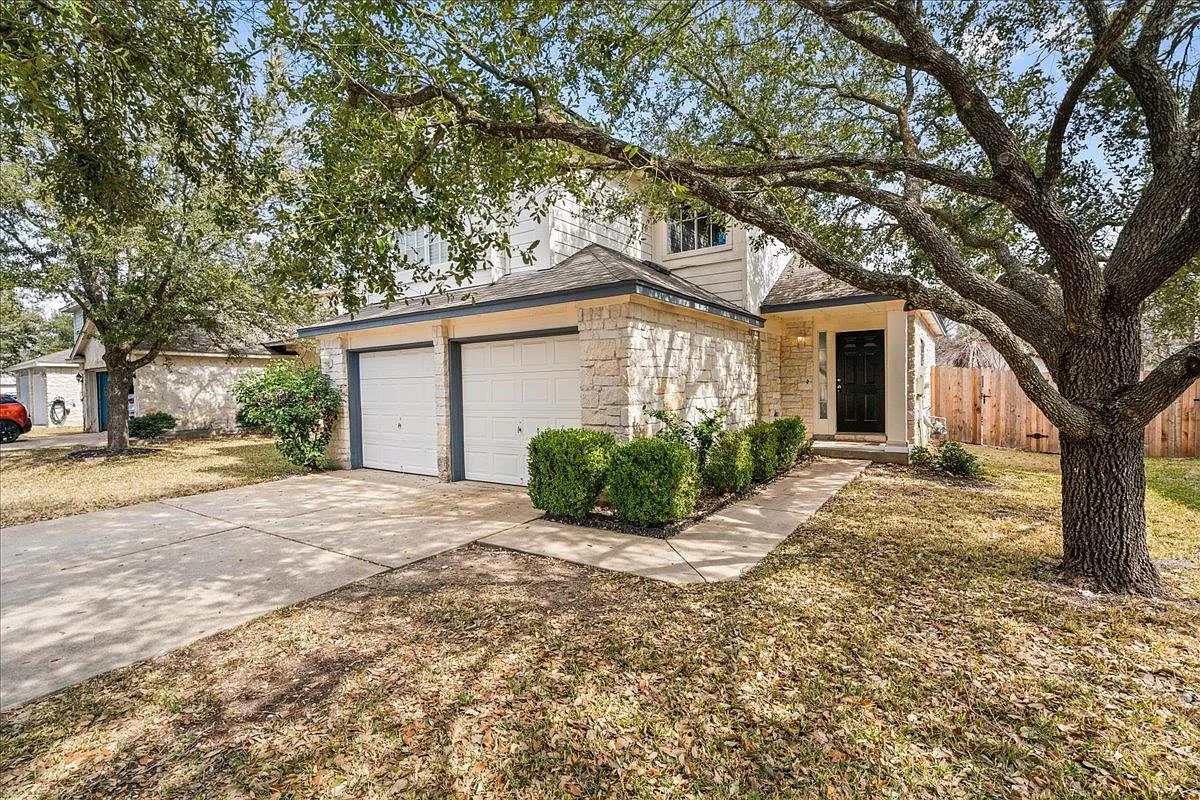3 bed, 2.5 bath, 1412 sqft, $1,950 — Photo 3