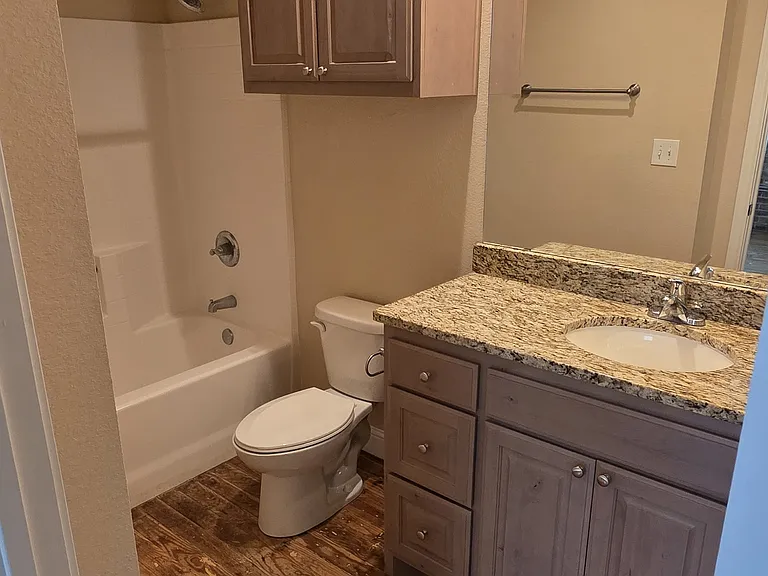 700 Franklin Ave #14 — Photo 11