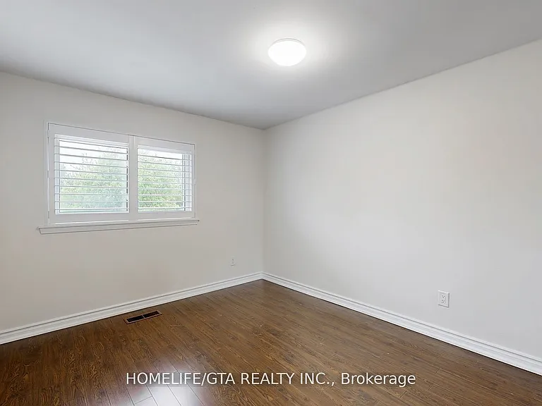 8 Whiteleas Ave — Photo 33