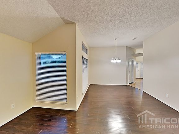 4th image of 1113 Rosewood Ln