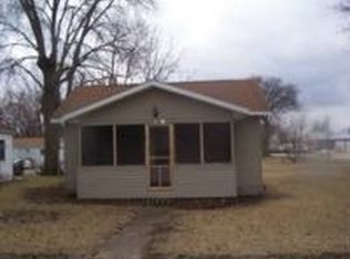 1226 3rd St, Henry, IL 61537