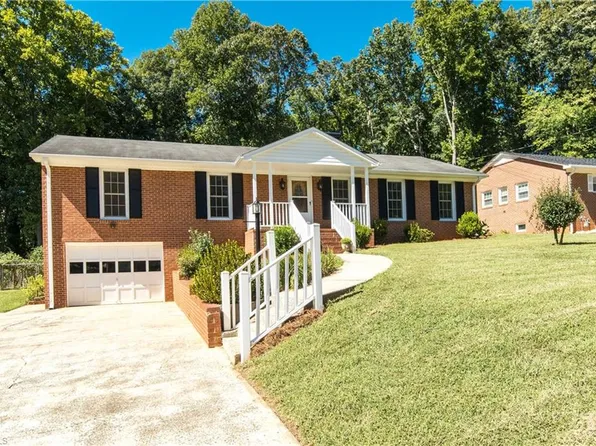 2634 Weymoth Rd, Winston Salem, NC 27103