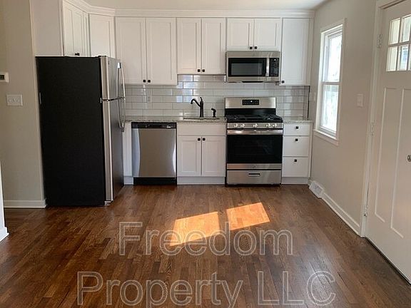 5th image of 38 Elmhurst Cir