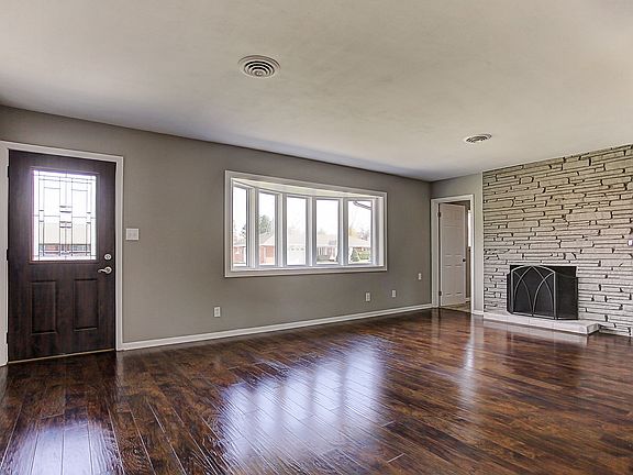 3rd image of 4263 Lamont Dr