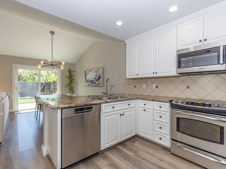 1090 Shady Creek Pl — Photo 10