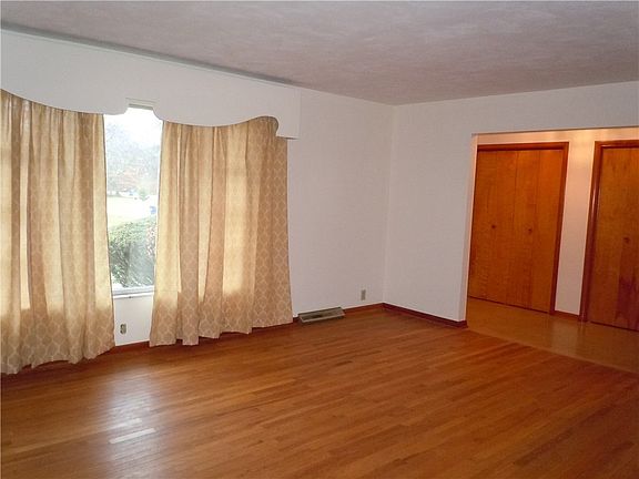 4th image of 4303 Melbourne Road East Dr