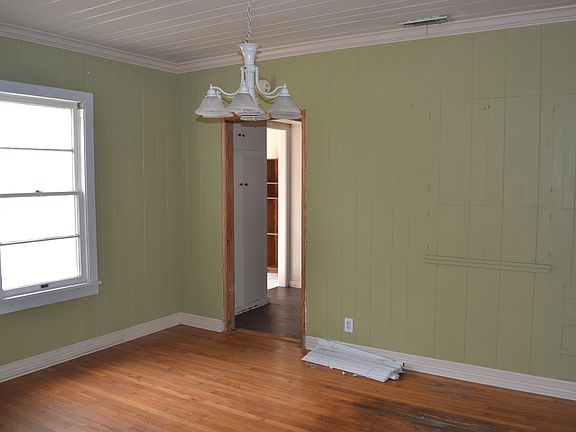 4th image of 2211 E South St