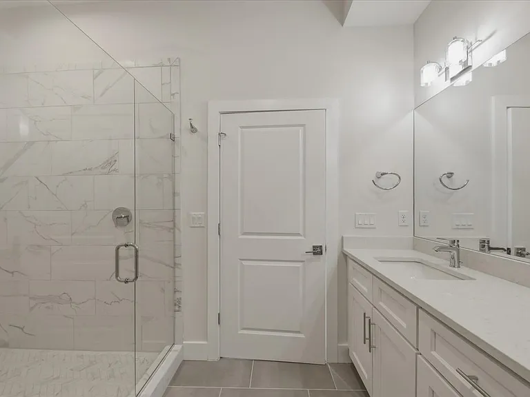 3912 Edwards Rd — Photo 46