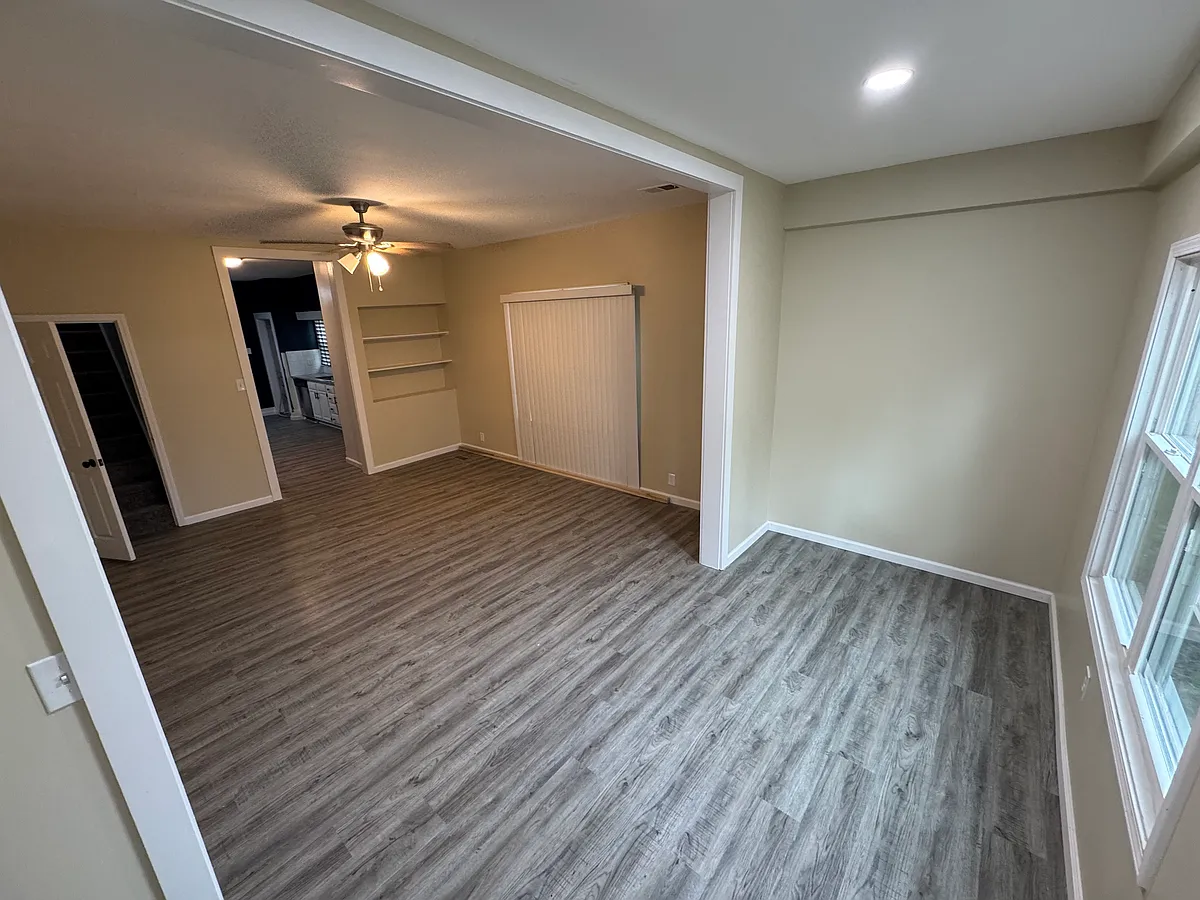 Building Photo - 3955 Clover Dr