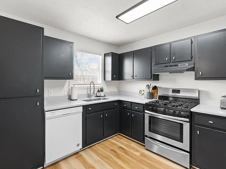 1020 Hillcrest Ave — Photo 4
