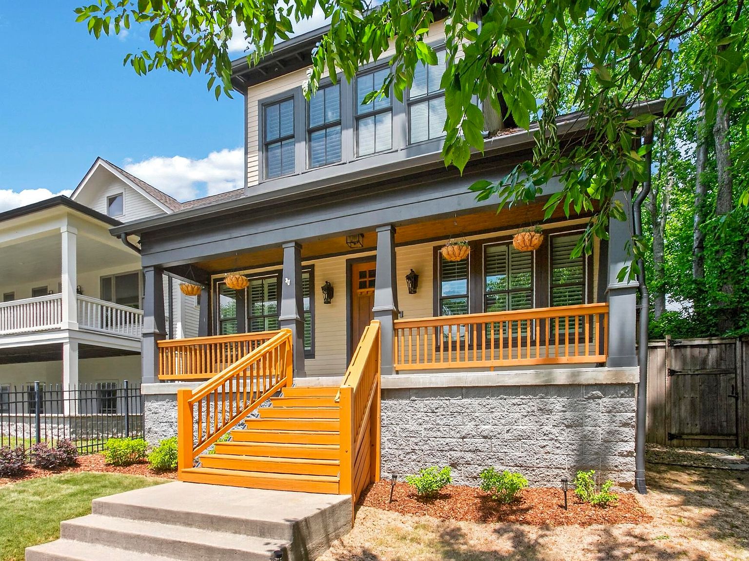 L*様 House on the hill ロンパース　ボンネット　タイル 1315 Lillian St, Nashville, TN 37206 | Zillow