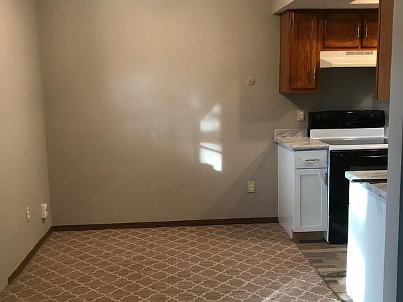 2nd image of 185 N Main St APT C