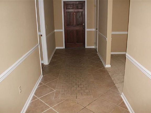 4th image of 101 Amberwood Dr E