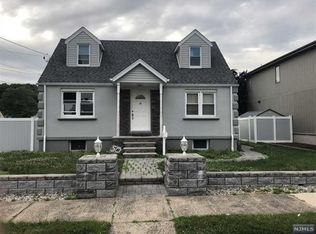 50 Raphael Rd, Totowa, NJ 07512