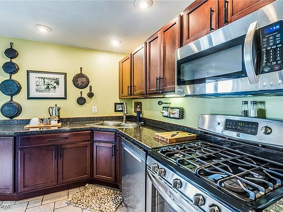 3rd image of 129 Camrose Dr