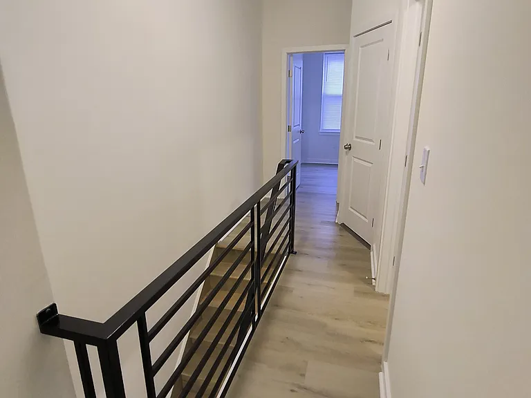 1523 W Oakdale St — Photo 10