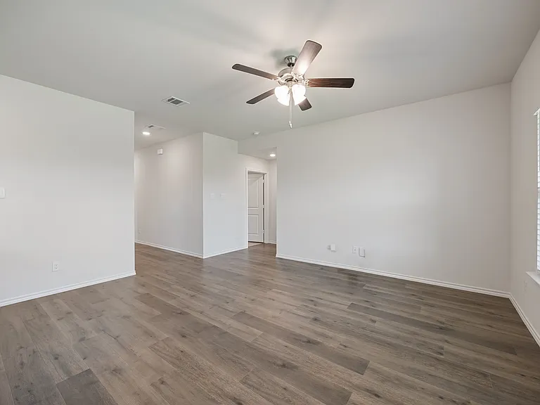 214 Crookedfield Dr — Photo 4