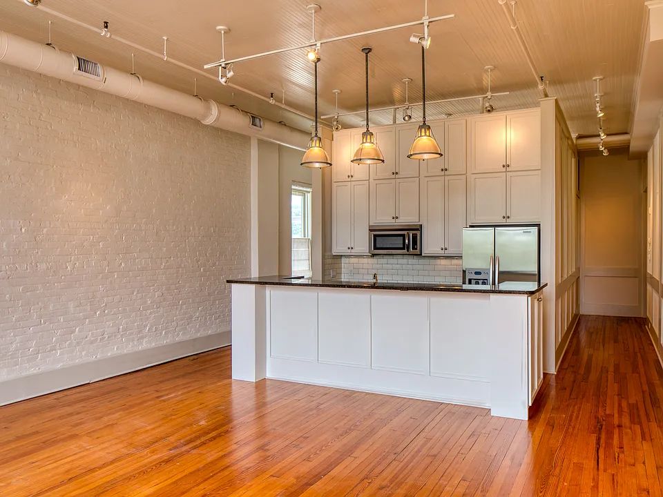 11 W York St