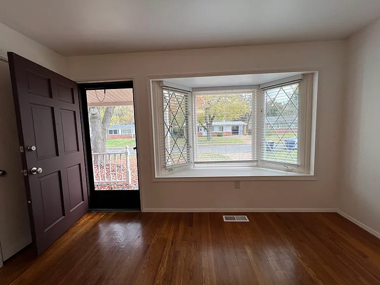 1065 Paddock Dr — Photo 14