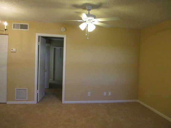 3rd image of 306 NE 1st Ave APT 108