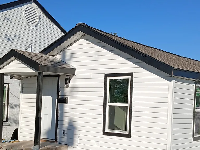 1516 Grove St — Photo 1