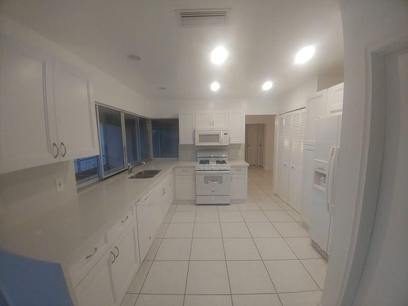 4th image of 9231 NW 26th St